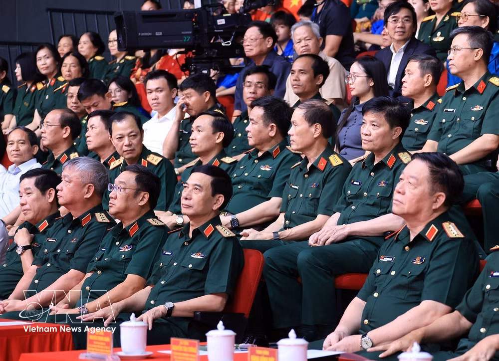 vnanet-potal-chuong-trinh-chinh-luan-nghe-thuat-to-quoc-ghi-cong-loi-hua-voi-me-8907955.jpg