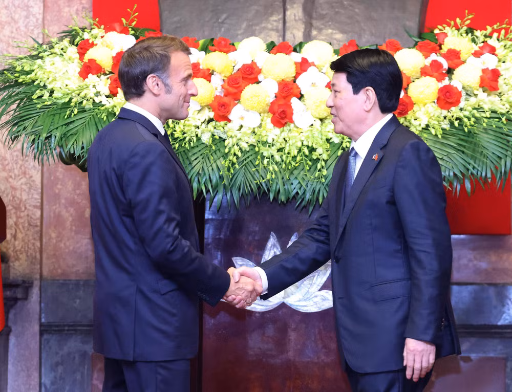 vna-potal-chu-tich-nuoc-luong-cuong-va-tong-thong-phap-emmanuel-macron-gap-go-bao-chi-8054720.jpg
