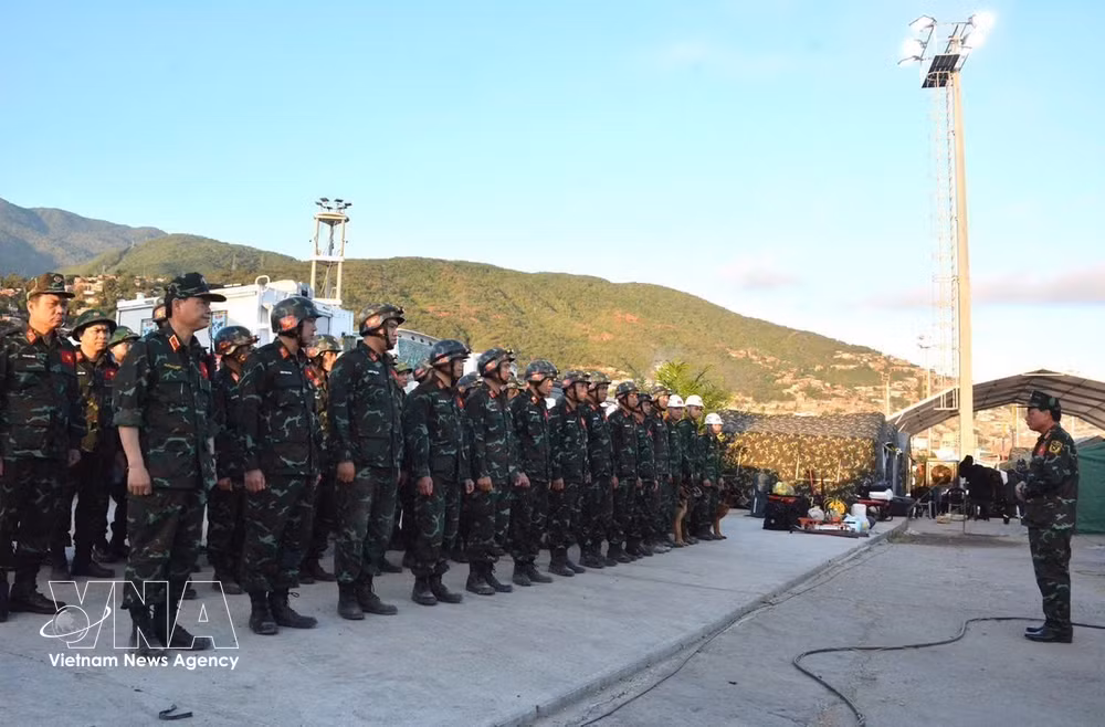 vnanet-potal-doan-viet-nam-chay-dua-voi-thoi-gian-tim-kiem-nan-nhan-dong-dat-tai-venezuela-8862530.jpg