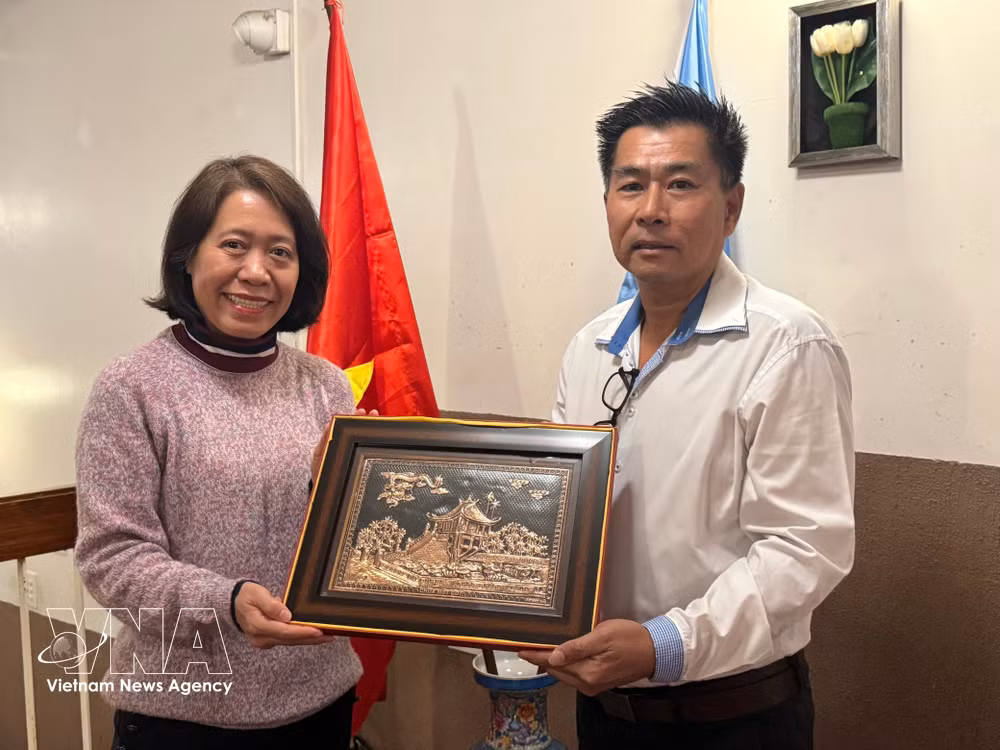 vnanet-potal-kieu-bao-tai-argentina-huong-ve-que-huong-8733948.jpg