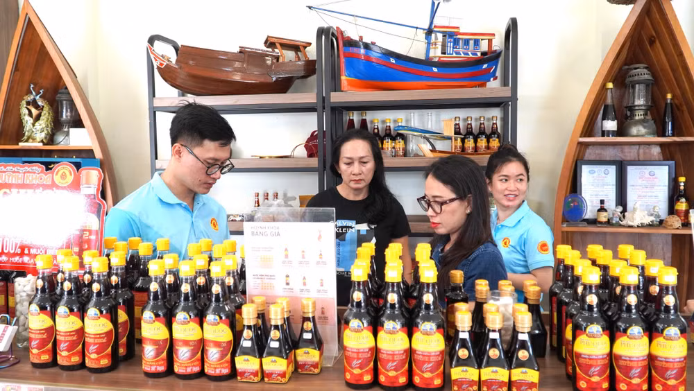 vna-potal-an-giang-chung-tay-gin-giu-phat-trien-thuong-hieu-nuoc-mam-truyen-thong-phu-quoc-8412051.jpg