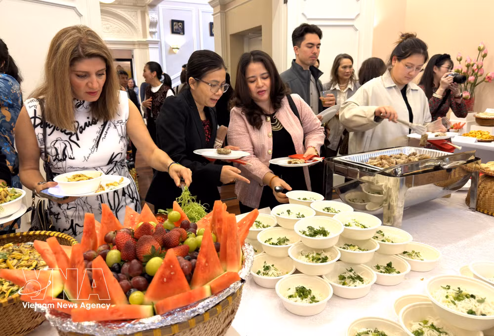 vnanet-quang-ba-am-thuc-chay-viet-nam-toi-cong-dong-ngoai-giao-tai-my-8626111.jpg