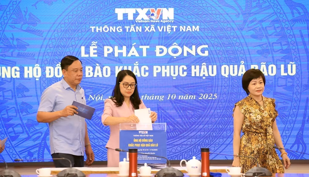 vna-potal-thong-tan-xa-viet-nam-phat-dong-ung-ho-dong-bao-khac-phuc-hau-qua-bao-lu-8315083.jpg
