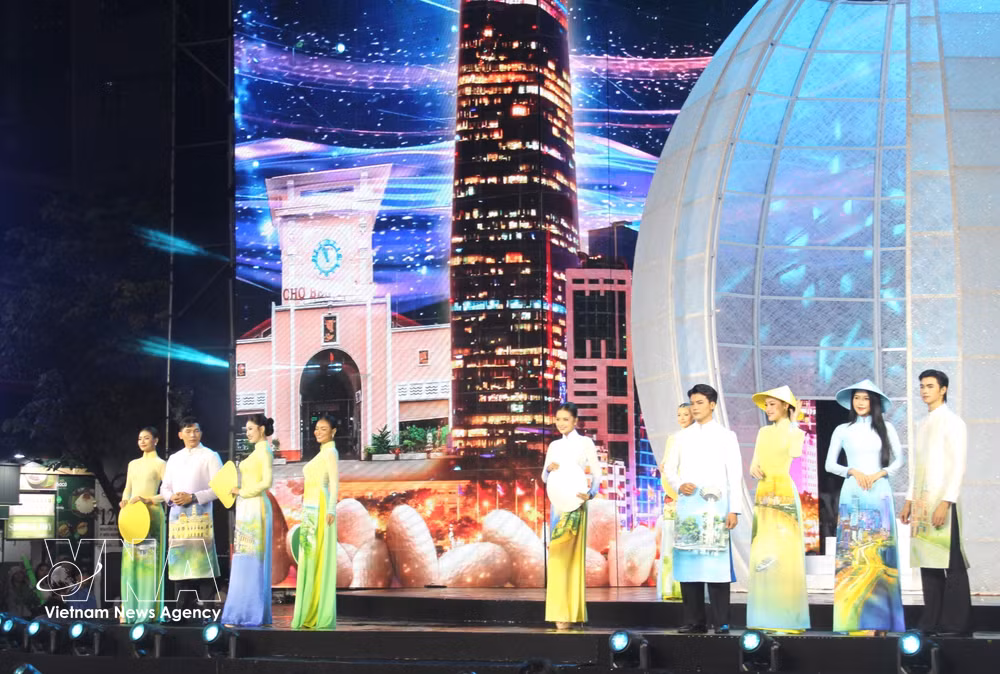 vnanet-khai-mac-le-hoi-ao-dai-thanh-pho-ho-chi-minh-lan-thu-12-8625603.jpg