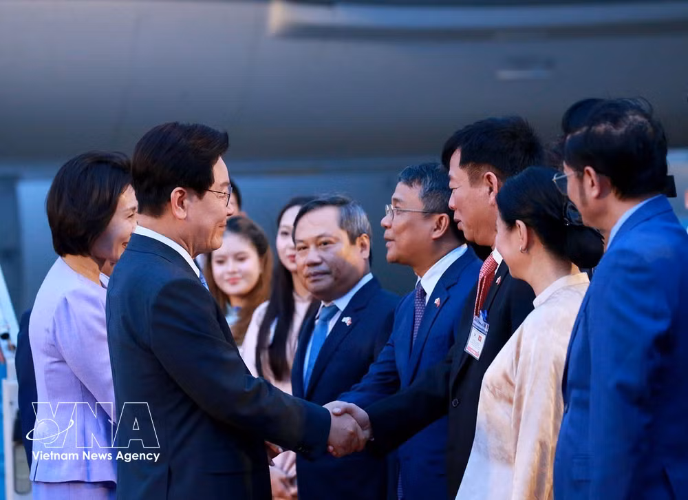 vnanet-tong-thong-han-quoc-lee-jae-myung-va-phu-nhan-bat-dau-tham-cap-nha-nuoc-toi-viet-nam-8717005.jpg