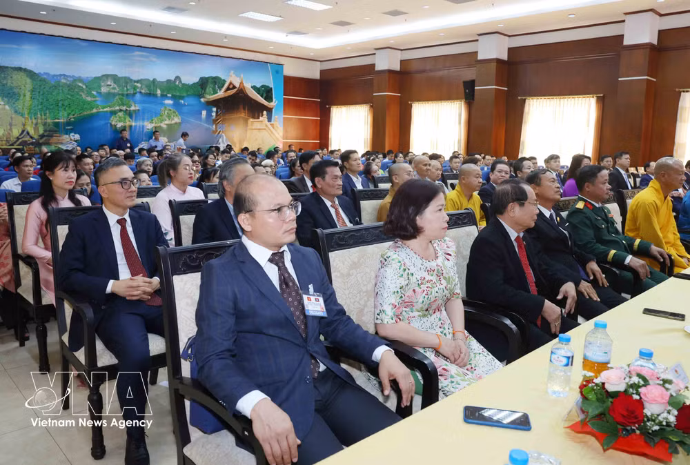 vnanet-thuong-truc-ban-bi-thu-tran-cam-tu-gap-go-cong-dong-nguoi-viet-tai-lao-8691340.jpg
