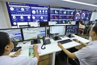 El Centro de Operaciones y Monitoreo Inteligente de la provincia de Binh Phuoc, operativo desde septiembre de 2020, ha desempeñado un papel crucial en el apoyo al desarrollo del gobierno digital. (Fuente: VNA)