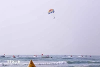 Actividades deportivas en el programa "Temporada de turismo de playa de Da Nang" en abril pasado. (Fuente: VNA)