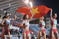 Hoang Thi Minh Hanh, Le Thi Tuyet Mai, Nguyen Thi Hang y Nguyen Thi Ngoc ganaron de manera excelente la medalla de oro en el relevo femenino de 4x400 m. (Fuente: VNA)