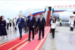 En la eremonia de bienvenida al presidente de la Duma Estatal de Rusia, Viacheslav Volodin, en el Aeropuerto Internacional de Noi Bai. Foto: VNA