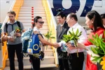 Karolina Agnieszka de Polonia es la turista internacional número 20 millones en visitar Vietnam en 2025. Foto: VNA
