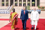 La presidenta Droupadi Murmu y el primer ministro Narendra Modi copresiden la solemne ceremonia de bienvenida al secretario general del Partido Comunista y presidente de Vietnam, To Lam, durante su visita de Estado a la India. (Foto: VNA)