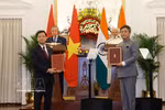 El secretario general del Partido Comunista y presidente de Vietnam, To Lam, y el primer ministro indio, Narendra Modi, presencian la ceremonia de firma de los documentos de cooperación entre ambos países. (Foto: VNA)