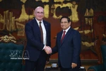 El primer ministro de Vietnam, Pham Minh Chinh, recibe al director general de la agencia rusa TASS, Andrey Kondrashov (Fuente: VNA)
