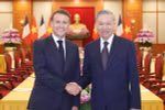 El secretario general del PCV, To Lam (derecha) y el presidente francés, Emmanuel Macron (Fuente: VNA)