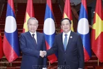 El secretario general del Partido Comunista de Vietnam, To Lam, (izquierda) y el primer ministro de Laos, Sonexay Siphandone (Fuente: VNA)