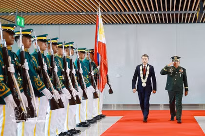 El primer ministro de Vietnam, Le Minh Hung, inicia su agenda de participación en la 48.ª Cumbre de la ASEAN. (Foto: VNA)