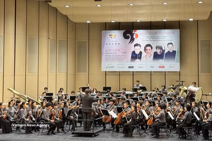 La Orquesta Juvenil Asiática interpreta obras maestras de la música clásica. Foto: VNA