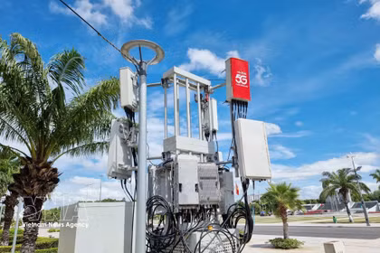 La estación base 5G de Viettel proporciona cobertura en la zona de la plaza 16/4 (barrio Dong Hai, Khanh Hoa). Foto: VNA