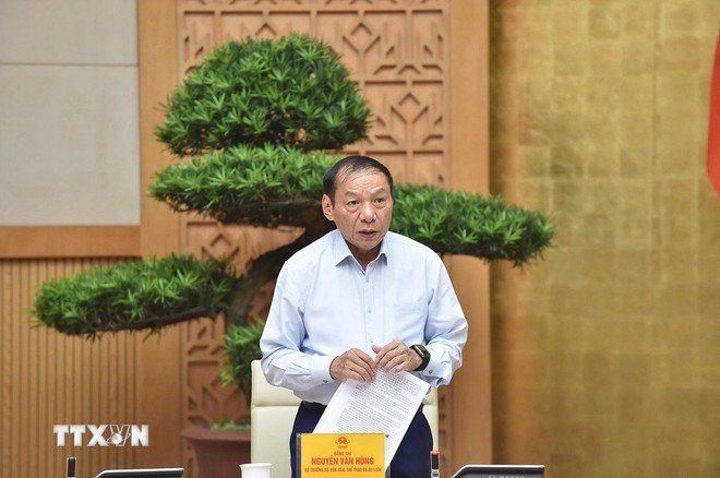 El ministro de Cultura, Deportes y Turismo, Nguyen Van Hung, interviene en la reunión. (Fuente: VNA) nganh-du-lich-2.jpg