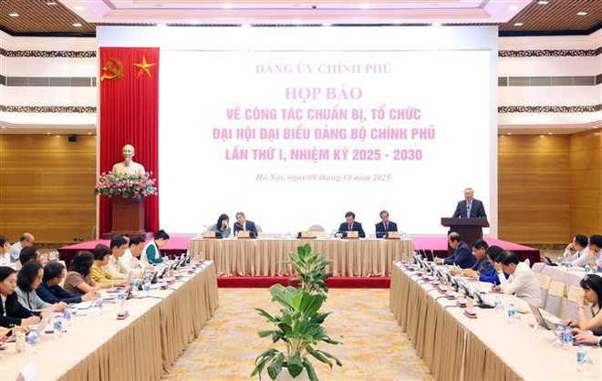 En la rueda de prensa. (Fuente: VNA) vna-potal-dang-bo-chinh-phu-se-to-chuc-dai-hoi-dai-bieu-lan-thu-i-tu-ngay-12-den-13-10-8327010.jpg