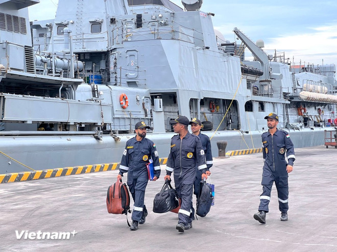Los oficiales y marineros de la Flota Oriental están preparados para realizar entrenamientos y actividades de intercambio con el Ejército vietnamita. (Foto: Vietnam+) img-6206.jpg