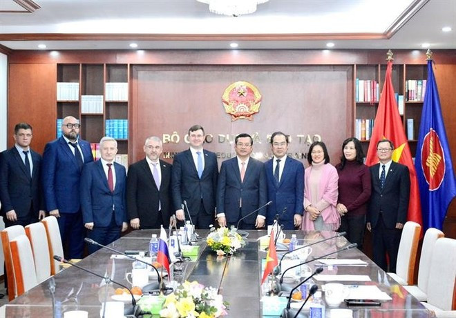Los delegados en la reunión entre los Ministerios de Educación de Rusia y Vietnam(Foto: Vietnam+) 141.jpg