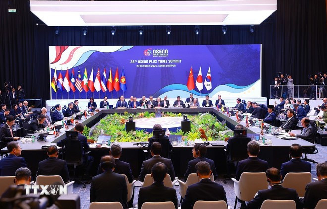En la cumbre (Fuente: VNA) thu-tuong-pham-minh-chinh-tham-du-hoi-nghi-cap-cao-asean-han-quoc-lan-thu-26-7-2707.jpg