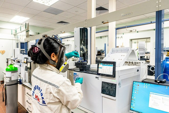 Petrovietnam y Vinachem colaborarán en la investigación y producción de materias primas y productos químicos destinados a industrias de alta tecnología. (Foto: Vietnam+) anh-4-1.jpg