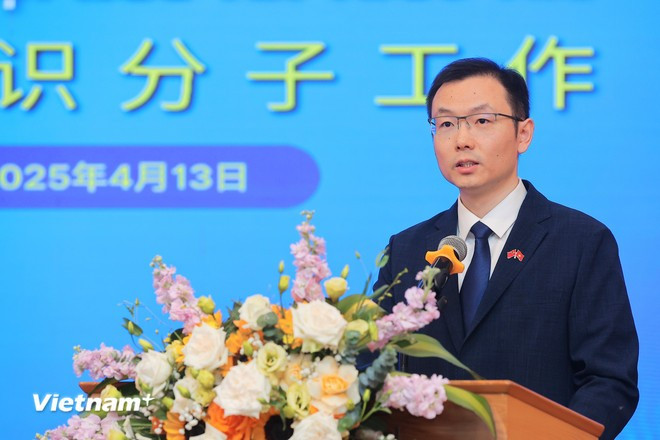 Zun Jin, subsecretario de la Unión de Jóvenes de la Región Autónoma Zhuang de Guangxi (China), participa en el evento. (Foto: Vietnam+) thanh-nien-3.jpg