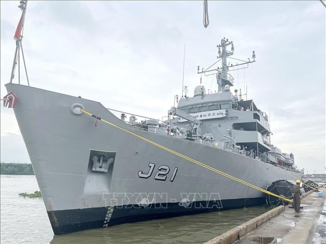 El buque de la Armada india INS Darshak. (Fuente: VNA) vna-potal-tau-hai-quan-an-do-ins-darshak-tham-thanh-pho-ho-chi-minh-stand-1.jpg