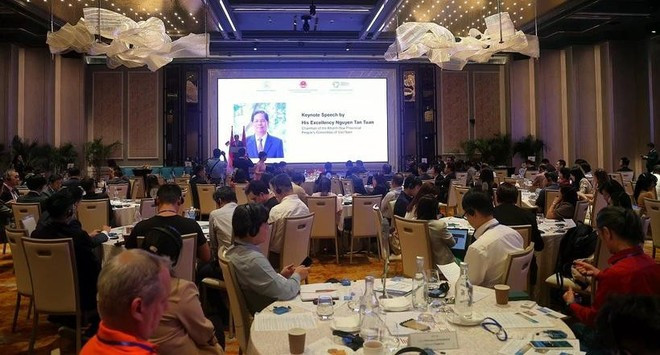 En la Conferencia de Promoción de Inversiones Khanh Hoa-Singapur, celebrada el 28 de mayo (Foto: VNA) khanh-hoa-6079.jpg
