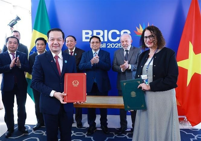 Los dos líderes son testigos del intercambio de memorando de entendimiento entre el Ministerio de Ciencia y Tecnología de Vietnam y el Ministerio de Ciencia, Tecnología e Innovación de Brasil. (Foto: VNA) img-2596.jpg