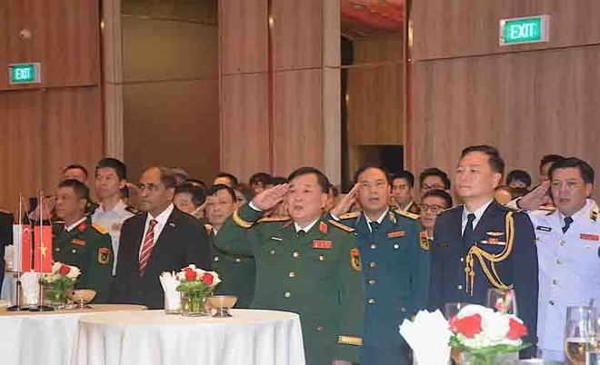 El coronel general Hoang Xuan Chien y delegados de otros países asisten al evento. (Foto: qdnd.vn) hoang-xuan-chien.jpg