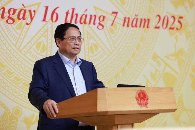 El primer ministro Pham Minh Chinh interviene en la conferencia. (Fuente: VNA) thu-tuong-pham-minh-chinh-chu-tri-hoi-nghi-chinh-phu-voi-dia-phuong-ve-kich-ban-tang-truong-kinh-te-nam-2025-anh-ttxvn.jpg