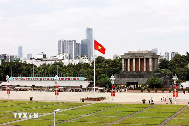 Vietnam se esfuerza por construir un país poderoso, rico, democrático, justo y civilizado, y que esté a la par de las potencias de los cinco continentes. (Fuente: VNA) nha-nuoc-phap-quyen.jpg