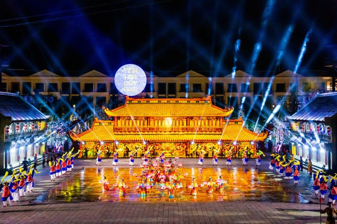 Phu Quoc ofrece una diversidad de actividades turísticas nocturnas, incluyendo espectáculos musicales especiales. (Foto: VietnamPlus) vinpearl-phu-quoc-tinh-hoa-viet-nam.jpg