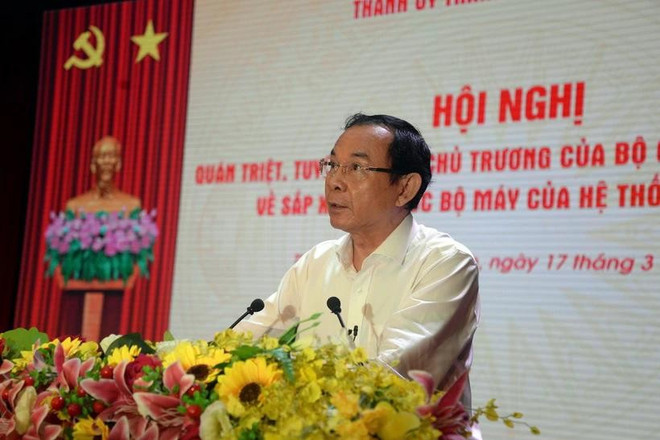 Nguyen Van Nen, miembro del Buró Político y secretario del Comité partidista de Ciudad Ho Chi Minh, interviene en la conferencia. (Fuente: VNA) nguyen-van-nen-resize.jpg