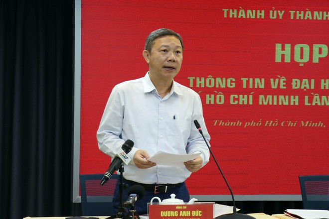 Duong Anh Duc, jefe de la Comisión de Información, Educación y Movilización de Masas del Comité del Partido Municipal, habla en la conferencia de prensa. (Foto: VNA) vna-potal-tien-toi-dai-hoi-xiv-cua-dang-dai-hoi-dang-bo-tp-ho-chi-minh-se-dien-ra-tu-ngay-13-1510-8325456.jpg