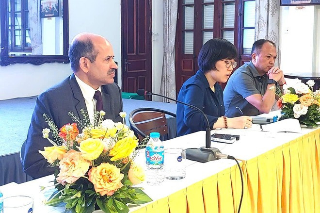 El embajador de la India en Vietnam, Sandeep Arya, conversa con la prensa. (Foto: Vietnam+) daisu.jpg