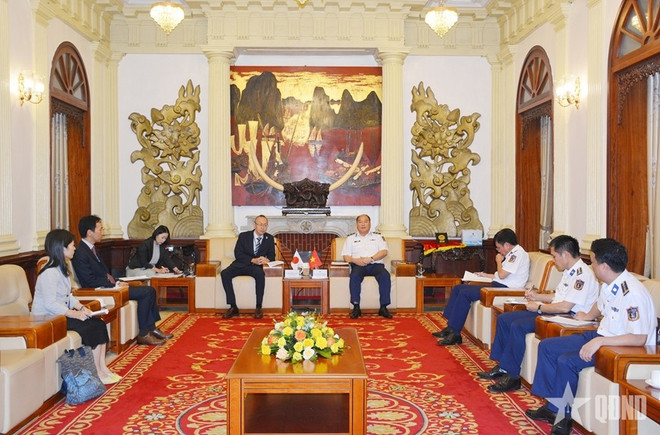 En la reunión (Fuente: qdnd.vn) qc.jpg