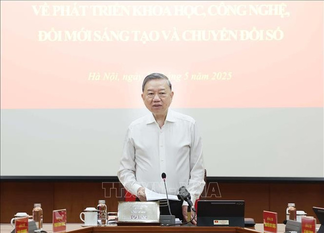 El secretario general del Partido Comunista de Vietnam, To Lam, interviene en la reunión. (Fuente: VNA) tbt-29525.jpg