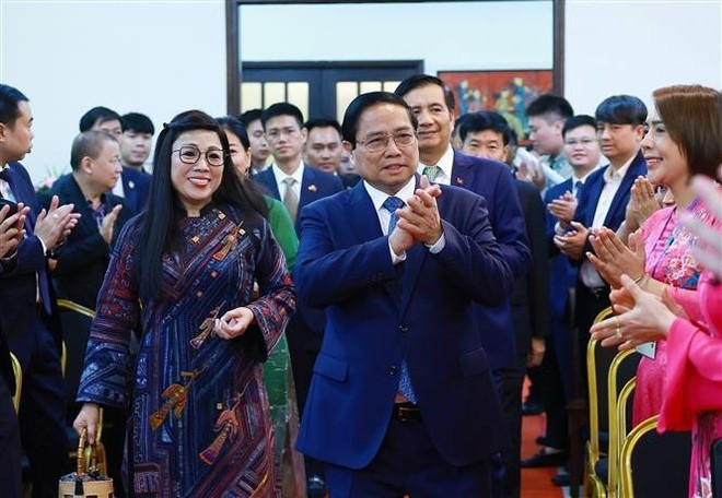 El primer ministro Pham Minh Chinh se reunió con la comunidad vietnamita en Malasia el 25 de mayo. (Foto: VNA) pm2.jpg