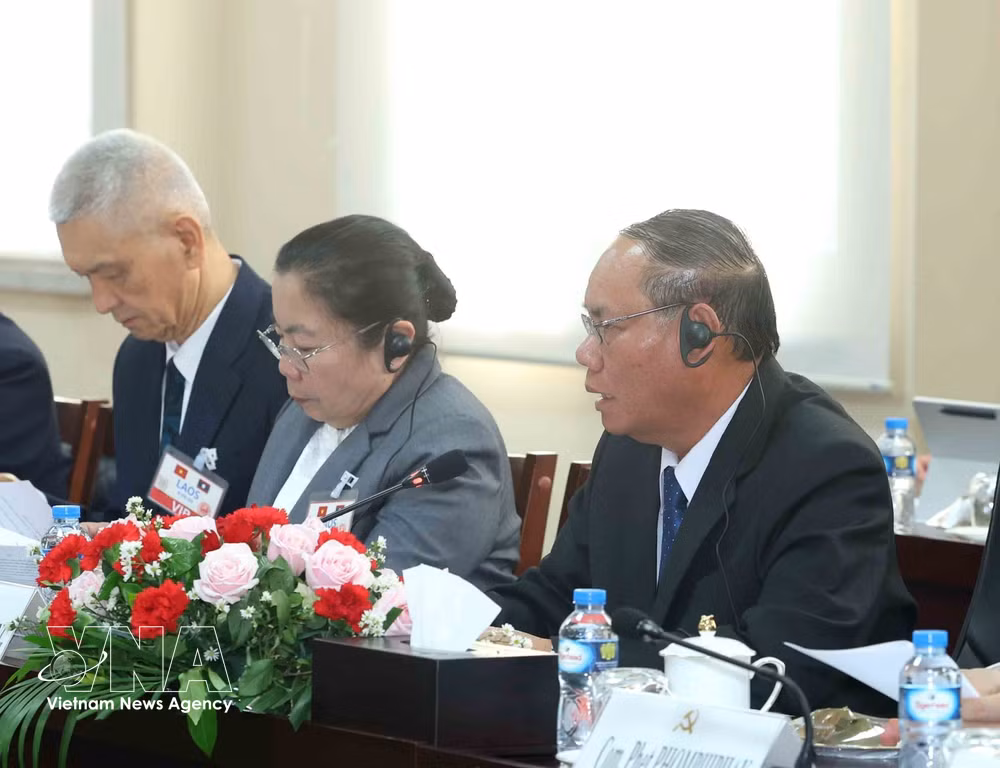vnanet-potal-thuong-truc-ban-bi-thu-tran-cam-tu-hoi-dam-voi-thuong-truc-ban-bi-thu-tu-dang-ndcm-lao-8690015.jpg