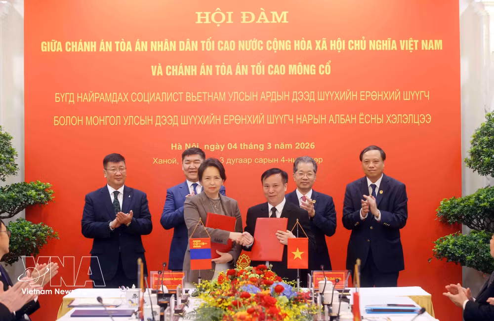 vnanet-potal-chanh-an-toa-an-nhan-dan-toi-cao-hoi-dam-voi-chanh-an-toa-an-toi-cao-mong-co-8620138.jpg
