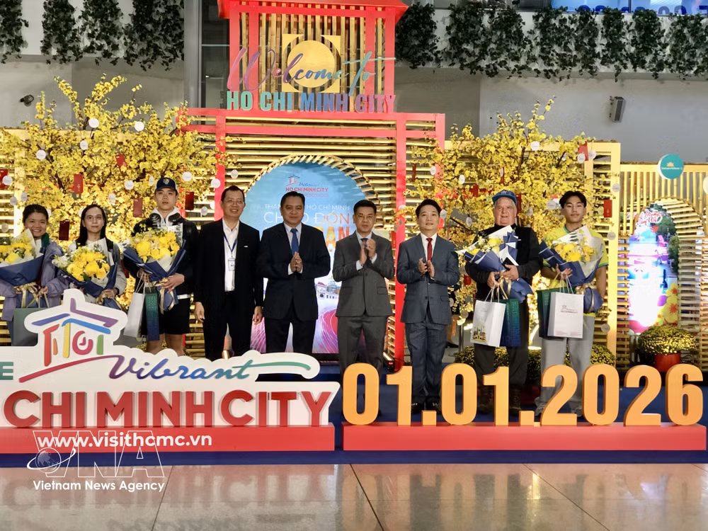 vnanet-potal-thanh-pho-ho-chi-minh-don-doan-khach-du-lich-dau-tien-nam-2026-8507075-1.jpg