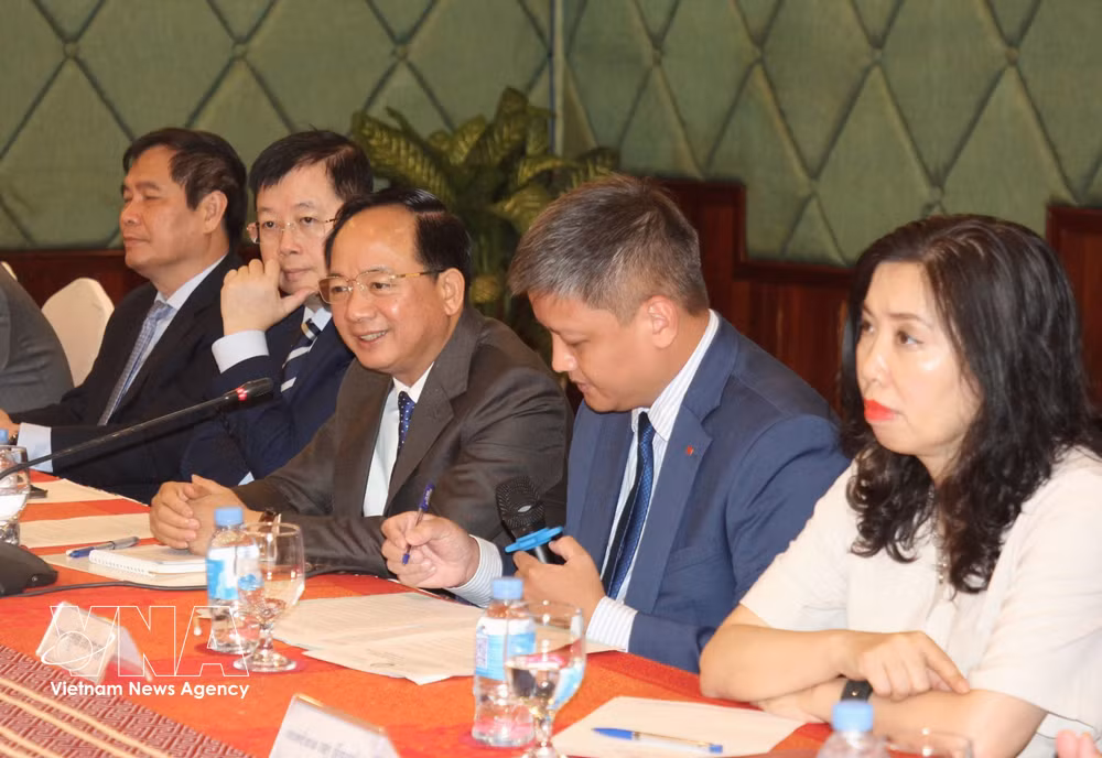 vnanet-potal-truong-ban-tuyen-giao-va-dan-van-trung-uong-trinh-van-quyet-tham-lam-viec-tai-tinh-siem-reap-campuchia-8760503.jpg