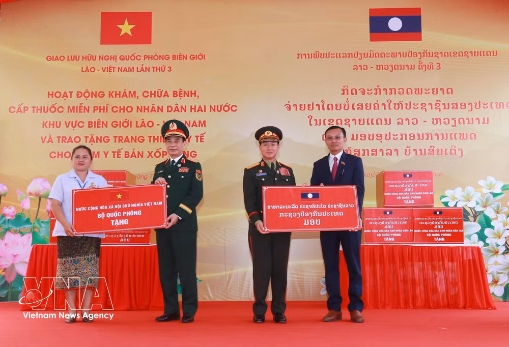 vnanet-potal-giao-luu-huu-nghi-quoc-phong-bien-gioi-viet-nam-lao-lan-thu-ba-8877151.jpg