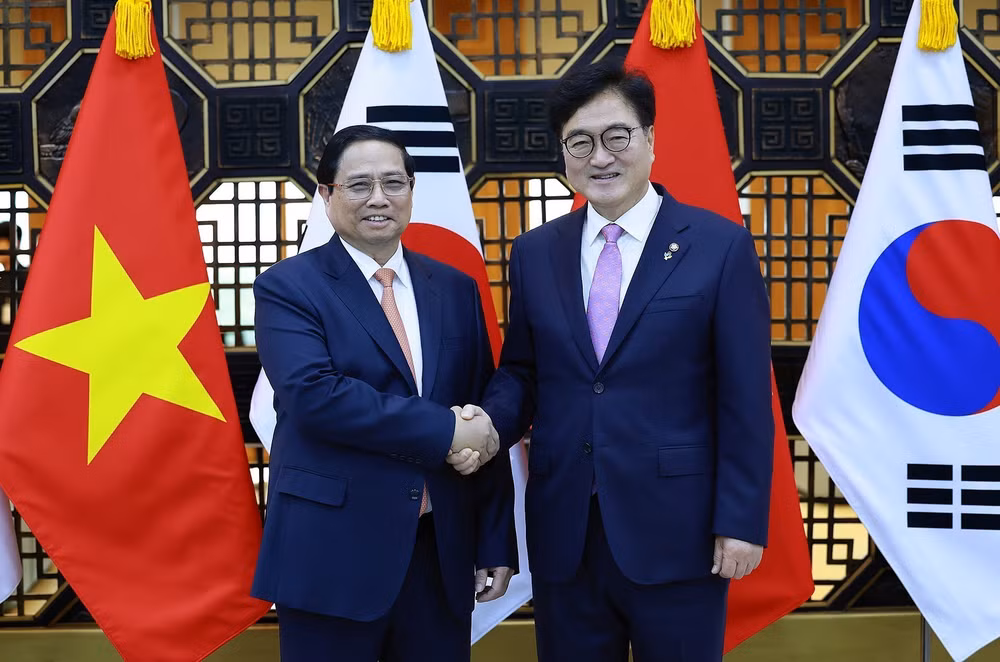 vna-potal-thu-tuong-pham-minh-chinh-hoi-kien-chu-tich-quoc-hoi-han-quoc-woo-won-shik-7460339.jpg