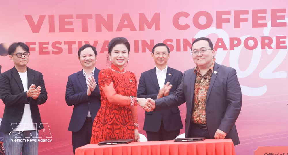 vnanet-potal-sgp06114-ban-anh-le-hoi-ca-phe-viet-nam-tai-singapore-dinh-hinh-gia-tri-thuong-hieu-va-van-hoa-tren-thuong-truong-quoc-te-8852287.jpg
